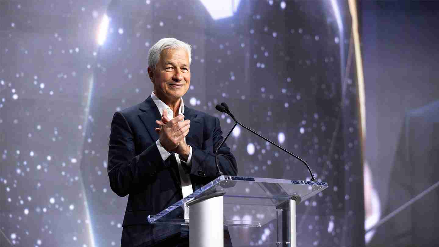 摩根大通（JPMorgan Chase）是美国最大的银行，现在允许其客户购买比特币